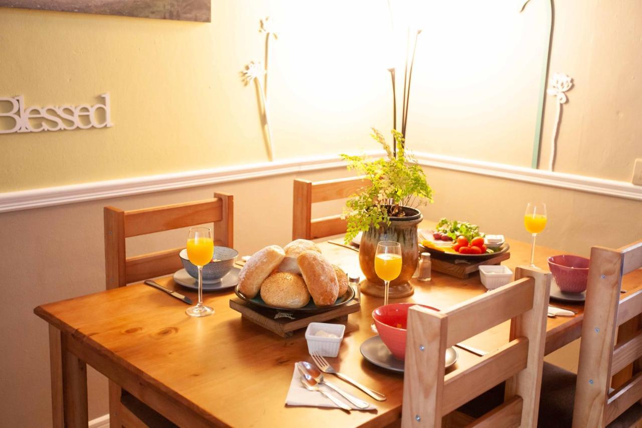 Flametree Guesthouse สเวลเลนดาม ภายนอก รูปภาพ